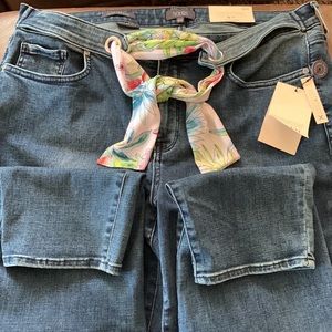 NYDj Alina leggings ankle medium denim color with green floral scarf.